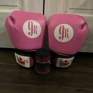 9 Rounds Boxing Mitts with hand wraps